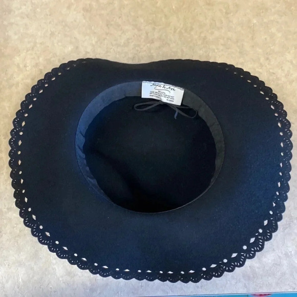 Anna & Ava Black 100% Wool Scalloped Edge Hat - Picture 2 of 9